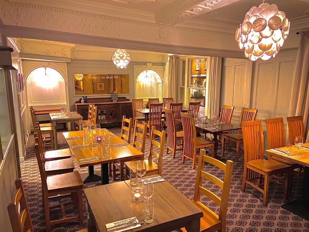 The White Hart Otel Whitchurch  Dış mekan fotoğraf